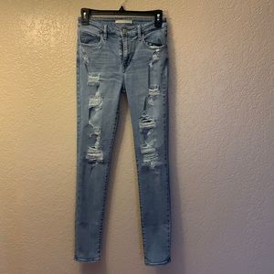 Levi’s 721. Size 26. High rise skinny.